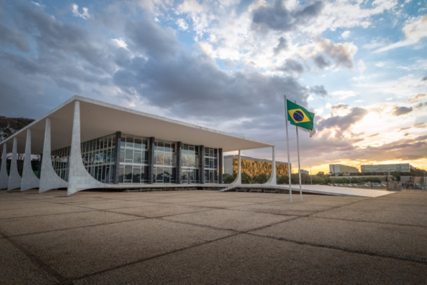 De olhos (bem abertos) em Paulo Guedes e… no “tenebroso” mês de maio