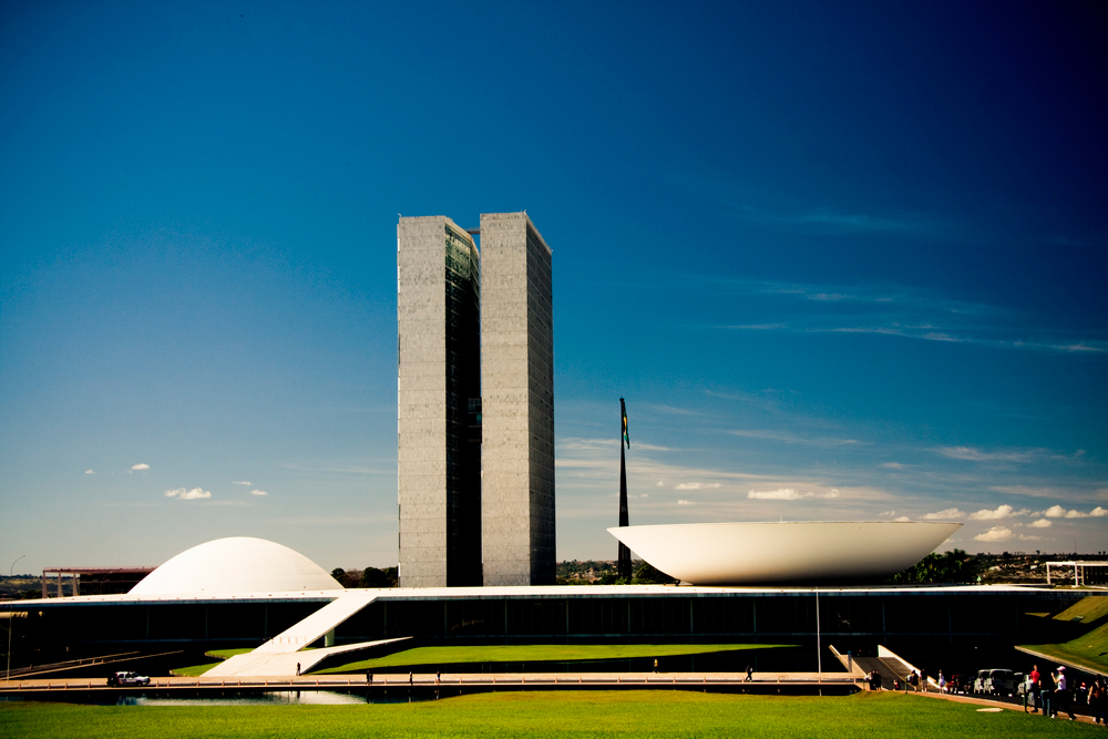Ruídos na Economia, Desafios na Política e Preocupações no Judiciário